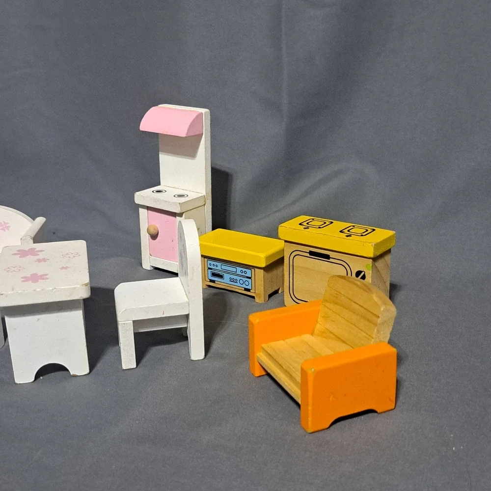 Kid's‎ Wooden Doll House Furniture 8 PC Lot Chairs Table Stove Kitchen Whimsy